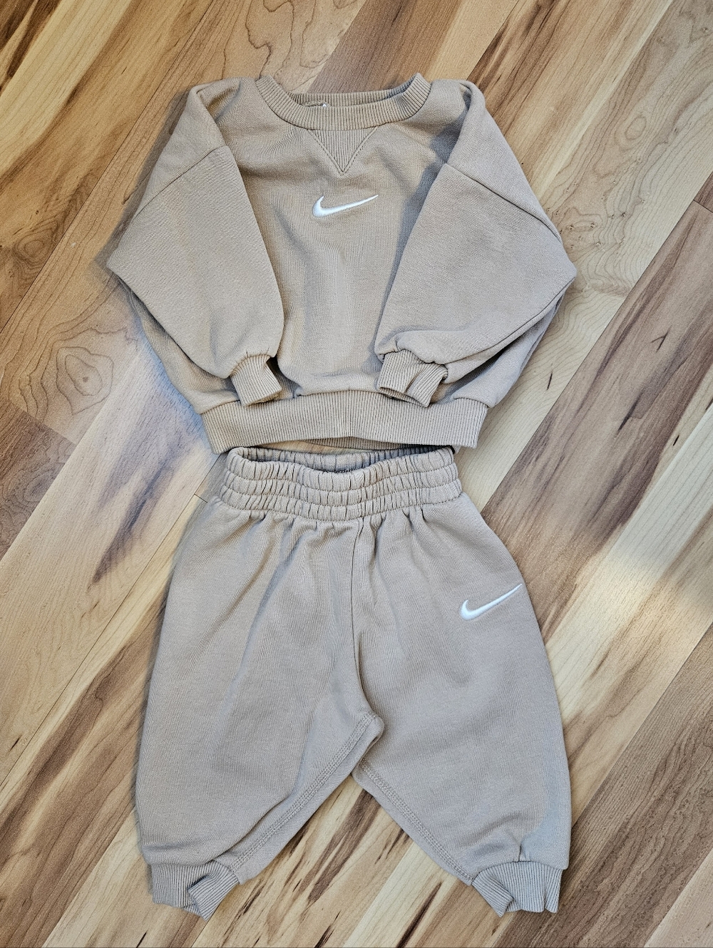 Nike Baby Beige Tan Sweatshirt and Jogger Set with White Swoosh 12 Months